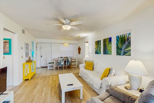 Sea Woods Condo 131 - Coastal Hide Away