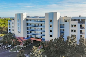 Interior - Oceanwalk 16-305 (New Smyrna Beach)