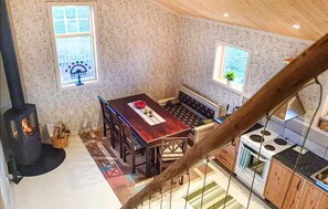 Kjøleskap, kokeplater og kaffetrakter/tekoker