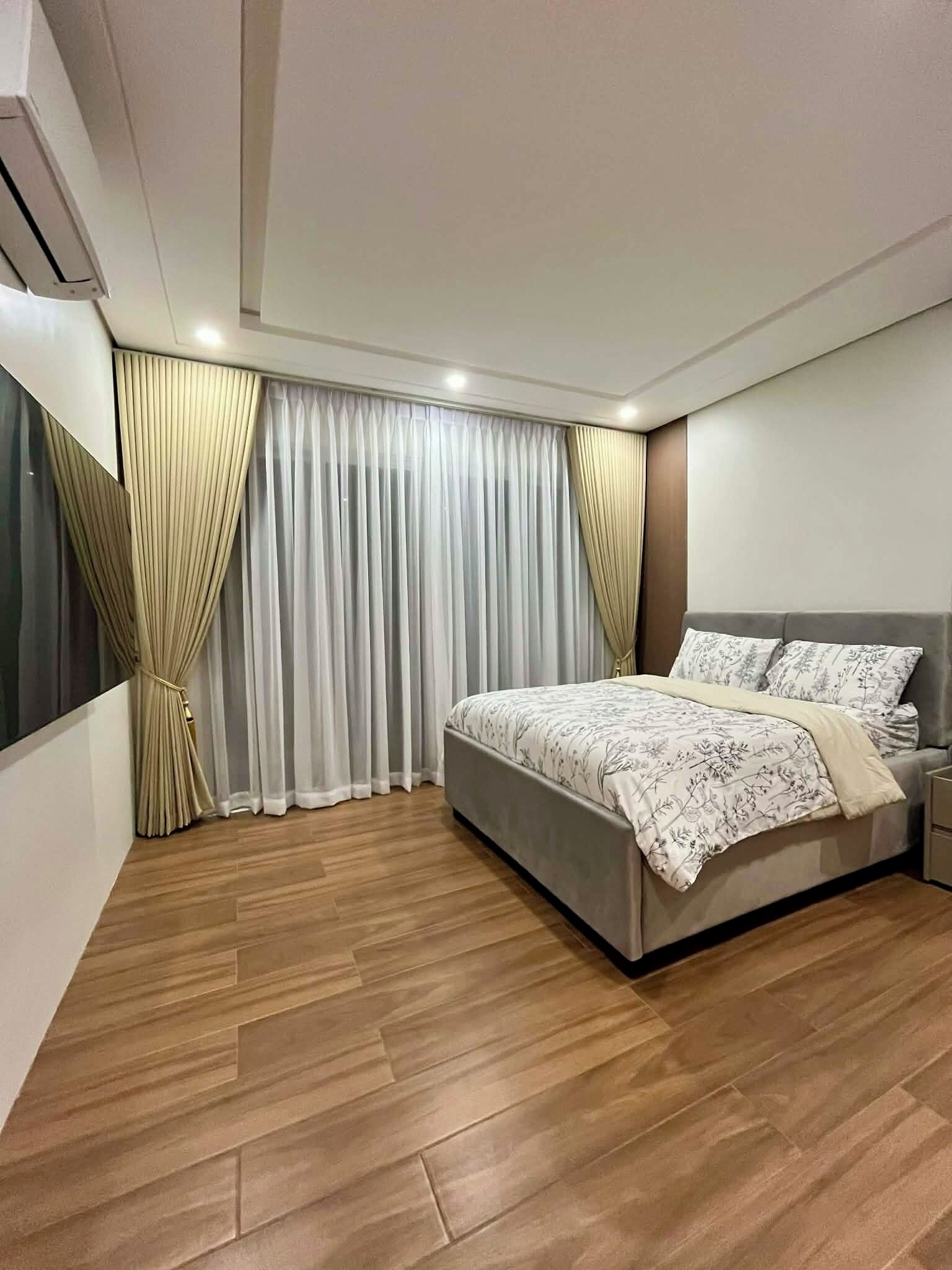 3 多间卧室、上网接入、床单