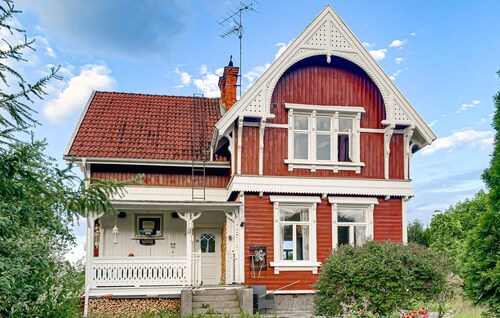Beautiful home in Slottsbron with WiFi