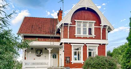 Beautiful home in Slottsbron with WiFi