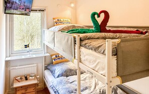 4 bedrooms, travel cot, free WiFi