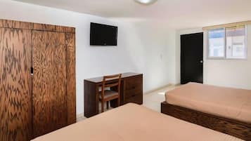 Standardværelse | Skrivebord, arbejdsområde til bærbare computere, gratis Wi-Fi