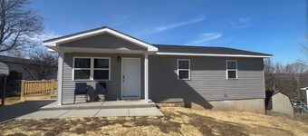 5 Mins to FLW Gate-Sleeps 10-Newly Remodeled