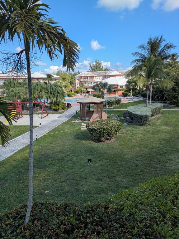 Bahamas Resort With 2 Bedrooms, 2 Bathrooms, Full Kitchen, Living Room, Beach - Freeport