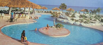 Bahamas resort with 2 bedrooms, 2 bathrooms, full kitchen, living room, beach