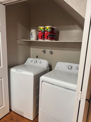 Serene 3-bedroom townhome in welcoming Evanston perfect for relaxing.