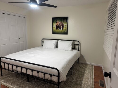 Serene 3-bedroom townhome in welcoming Evanston perfect for relaxing.