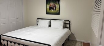 Serene 3-bedroom townhome in welcoming Evanston perfect for relaxing.