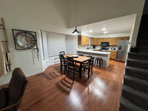 Serene 3-bedroom townhome in welcoming Evanston perfect for relaxing.