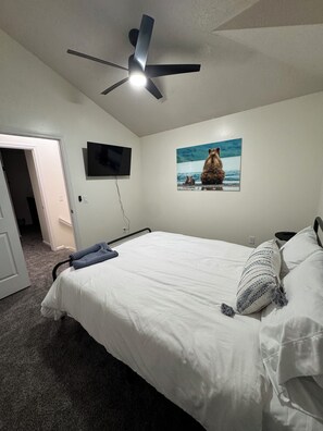 3 bedrooms, iron/ironing board, WiFi, bed sheets