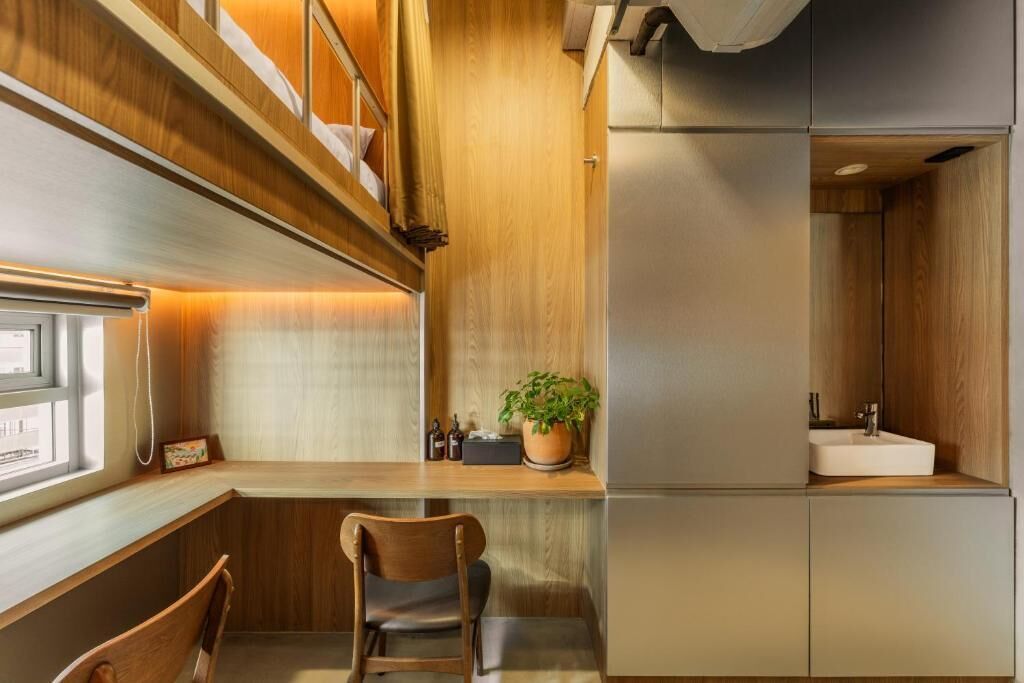 Economy-Dreibettzimmer, Mehrere Betten, Stadtblick | Individuell dekoriert, individuell eingerichtet, Verdunkelungsvorhänge