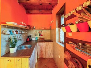 Fridge, microwave, stovetop, coffee/tea maker - Holiday home near the water with air conditioning and Wi-Fi (Zamárdi)