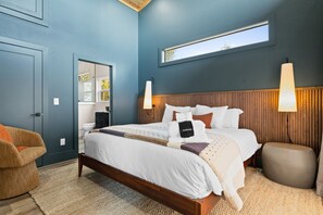 4 bedrooms, iron/ironing board, WiFi, bed sheets - Private Luxe Cabin: Views+Hot Tub+Fire Pit+Bowling+Kids Play Area (Mineral Bluff)