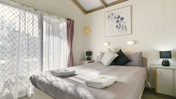 Family Cabin, 2 Bedrooms, Pets Allowed | Free WiFi