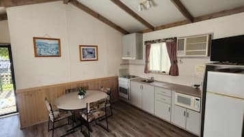 Perhemökki, 2 makuuhuonetta, lemmikit sallittu | Yksityinen keittiö