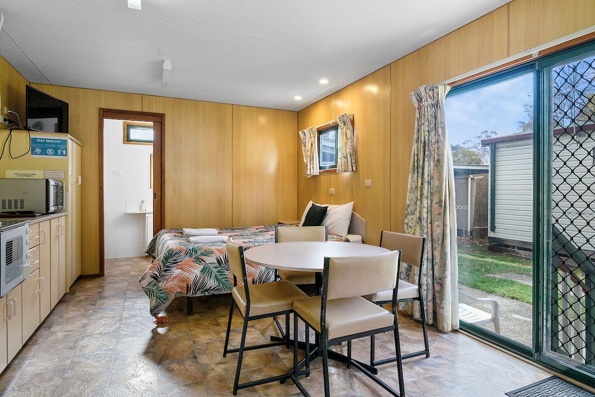 Economy Cabin | Free WiFi