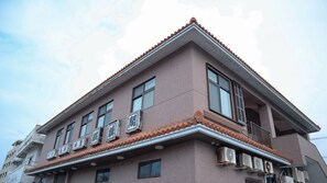 Exterior - A single house rental inn where you can feel close to the sea and the sky. The hotel is ideal for long-term stays and family vacations, with good access to the city and the beach, and full facilities. (石垣市)