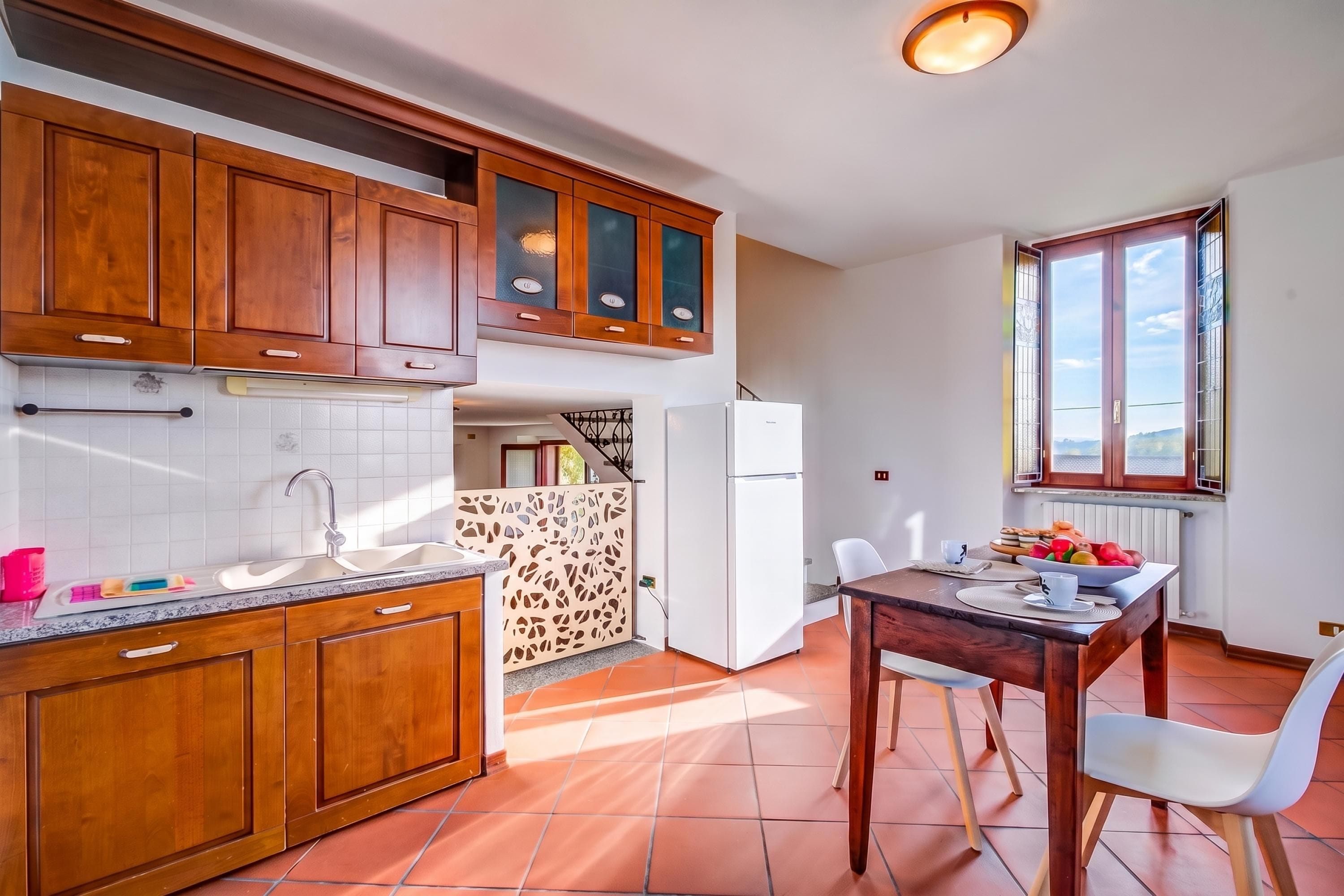 Casa familiare, 2 camere da letto, microonde (Casa al Castello in Leggiuno with) | Cucina privata