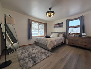 3 bedrooms, in-room safe, desk, free WiFi