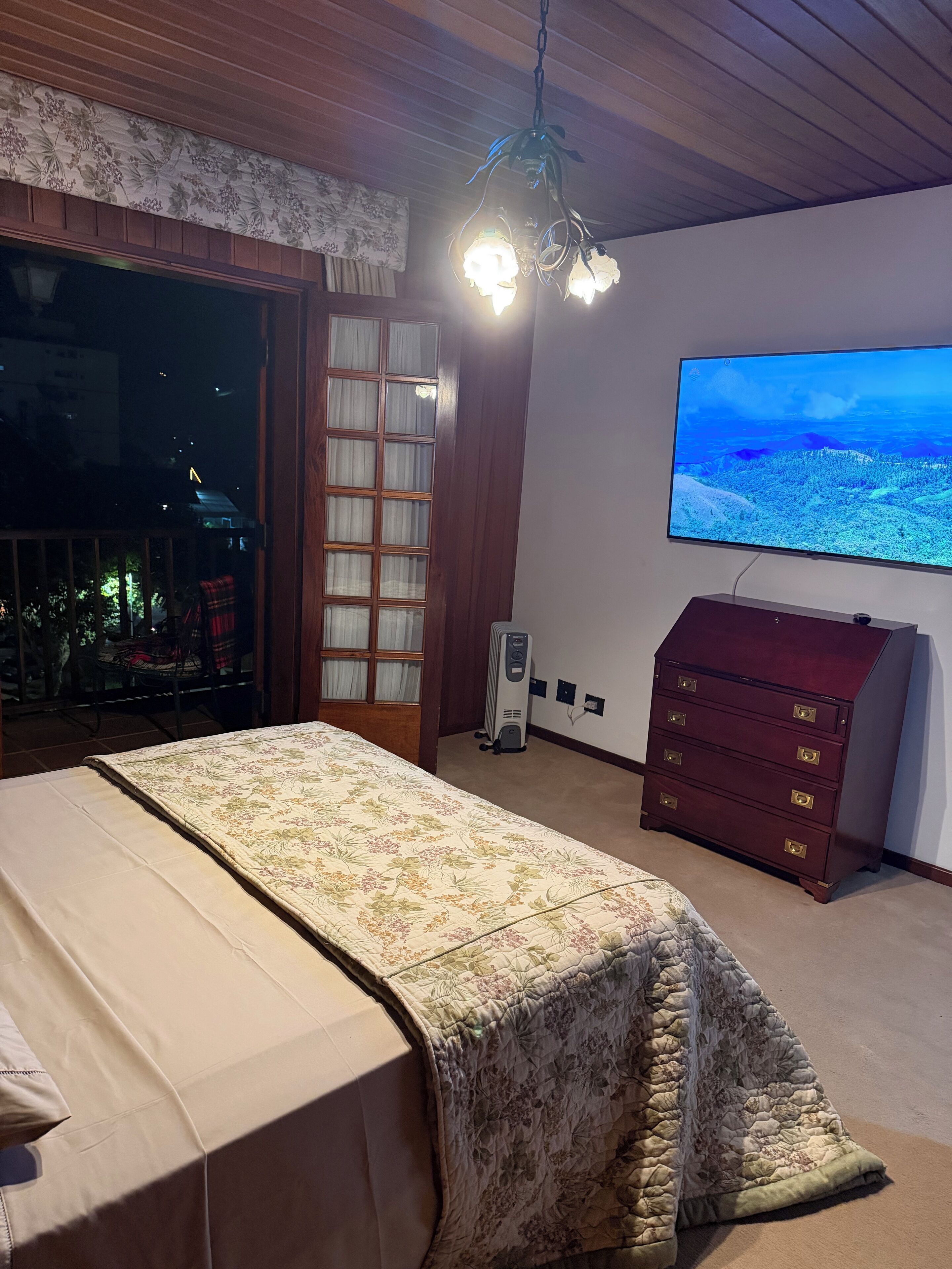 3 quartos, ferros/tábuas de passar roupa, Wi-Fi, roupa de cama