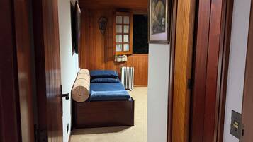 3 quartos, ferros/tábuas de passar roupa, Wi-Fi, roupa de cama