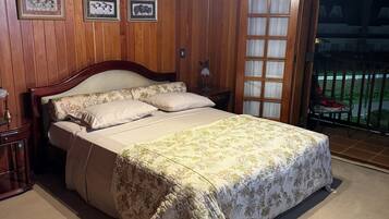 Ferros/tábuas de passar roupa, Wi-Fi, roupa de cama