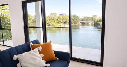 Stylish 5 Bedroom house in Mermaid Waters – Waterfront Bliss