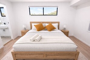 Iron/ironing board, WiFi - Stylish 5 Bedroom house in Mermaid Waters – Waterfront Bliss (Mermaid Waters)