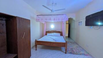 Deluxe Single Room | Free WiFi, bed sheets