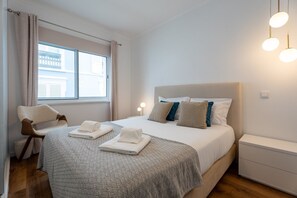 4 bedrooms, desk, Internet, bed sheets - Fifteen São Miguel (City Center) (Ponta Delgada)