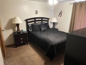 2 bedrooms, iron/ironing board, free WiFi, bed sheets