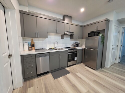 Amaville Suites | 2 BRM| Sleeps 4 | West Edmonton