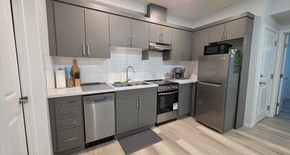 Amaville Suites | 2 BRM| Sleeps 4 | West Edmonton
