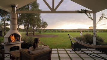 Luxury Cottage, Vineyard View | Terrace/patio