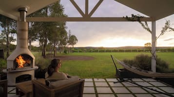Luxury Cottage, Vineyard View | Terrace/patio