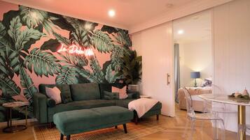 Luxury Cottage, Vineyard View | Living area