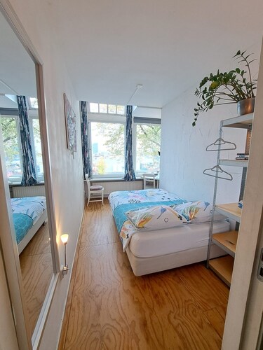 Clean and well-kept room 5min from centraal station