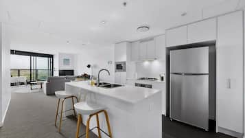 Fridge, microwave, oven, dishwasher