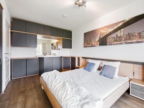 3 bedrooms, Internet - Castle apartment with view (Blankenberge)