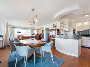 Dining - Castle apartment with view (Blankenberge)