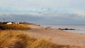 Beach - Lovely family home in quiet waterside setting (Otterup)
