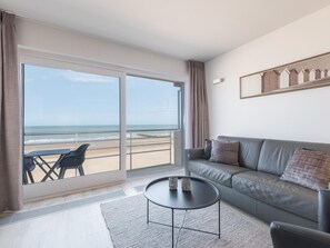 TV - Studio on the 4th floor with sea view (Middelkerke)