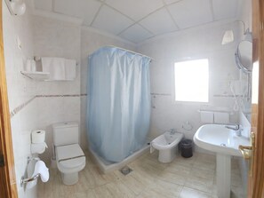 Apartment | Bathroom - Hotel Albohera Playa by Belvilla Resorts-suite (San Javier)