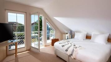 4 bedrooms, individually furnished, bed sheets