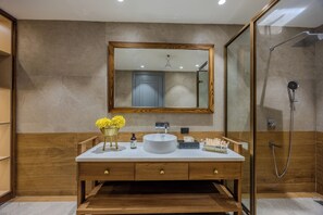Luxury Villa | Bathroom - ELIVAAS Valley View 5BHK Villa With Pool (Mapusa)