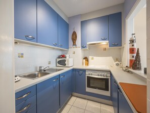 Refrigerador, microondas, horno y lavavajillas 