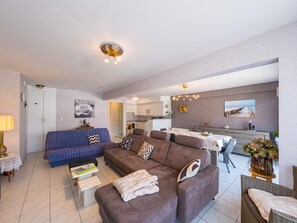 TV - Spacious apartment with 3 bedrooms and garage (Middelkerke)