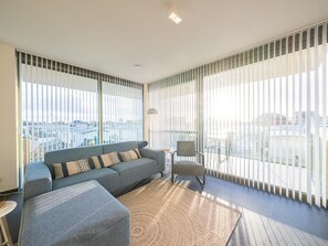 TV - Spacious apartment with sunny terrace (Middelkerke)